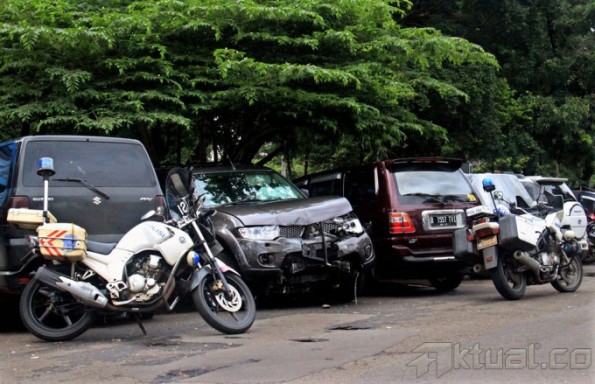 mobil pajero penabrak rumah panglima TNI