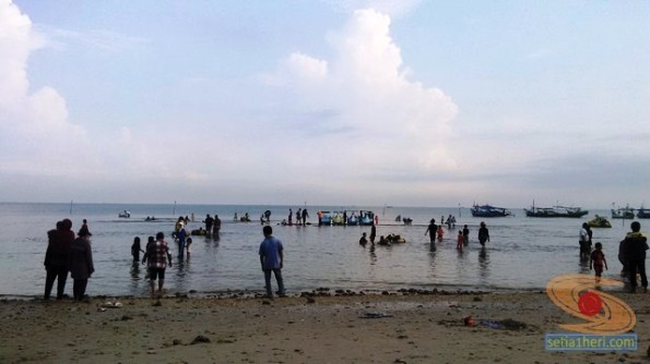 wisata pantai dalegan panceng gresik 2014 (1)
